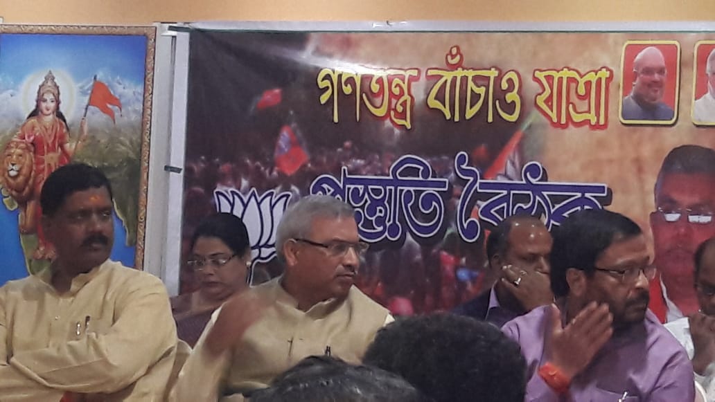 MenonArvindBJP's tweet photo. आज पश्चिम बंगाल के दुर्गापुर में गणतंत्र बचाओ रथयात्रा की समीक्षा बैठक में भाग लिया। @shivprakashbjp https://t.co/6jsswCH7Il