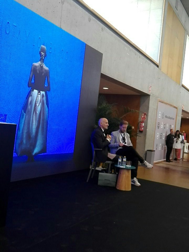 "La innovación no debe traducirse en la pérdida de la propia identidad" subraya Modesto Lomba en nuestro #MurciaShopsForum