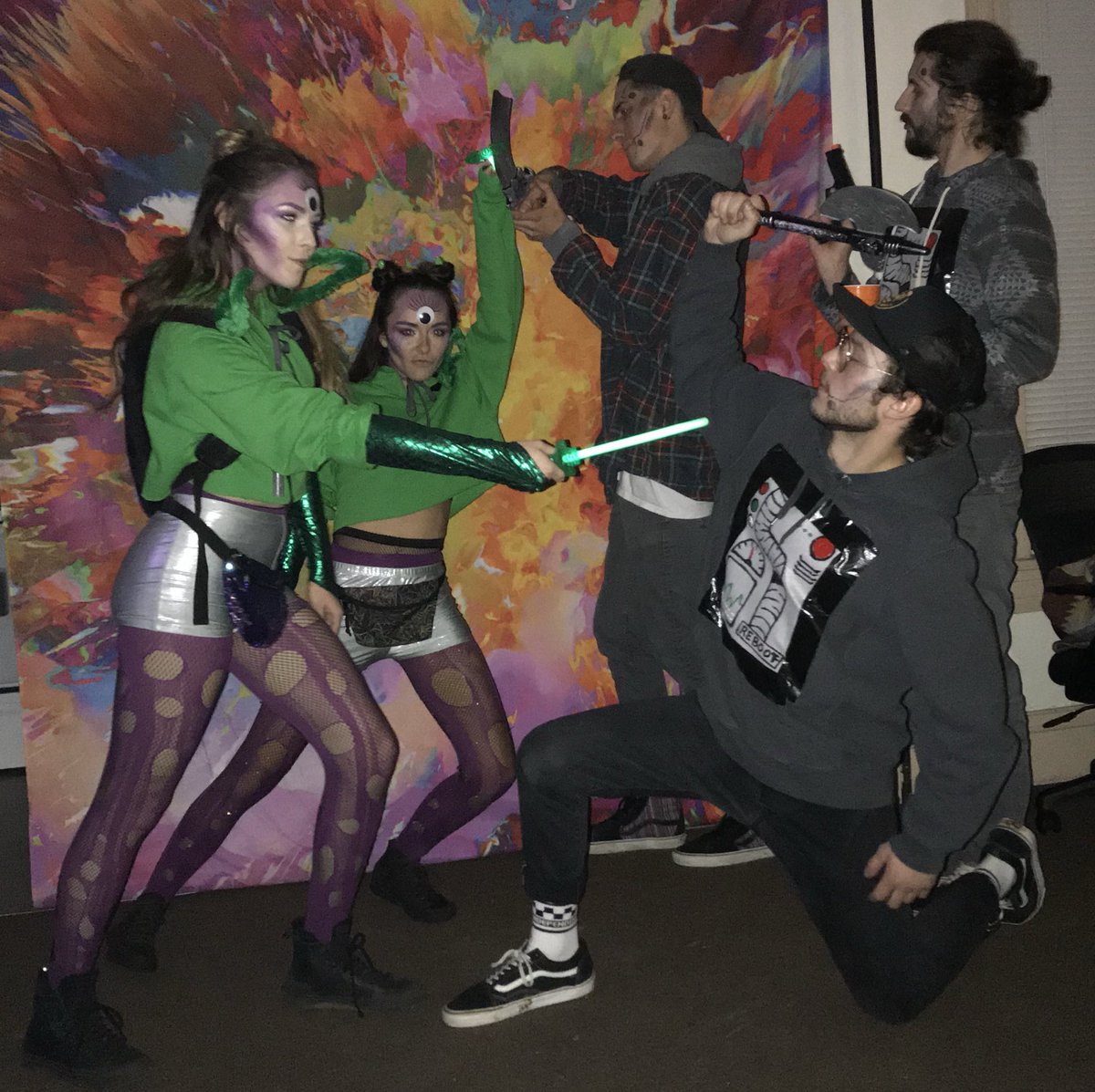 Not_A_Brownie12's tweet photo. “And it don’t stop till the aliens fight the robots” #mactribute #macmiller #aliensvsrobots https://t.co/WXWELRPSin