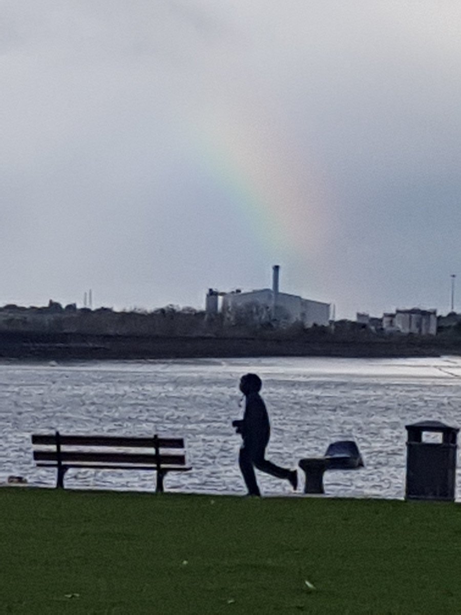 Gravesendjpr's tweet photo. And three more #rainbowrunners before the clouds closed in #parkrun #norainyet https://t.co/LDIIeiajsP