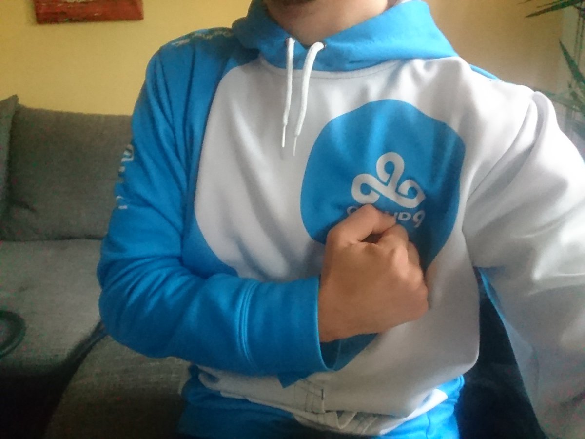 DragonXRG's tweet photo. Lets GOOOOOOOOOO #reversesweep #C9WIN #C9FINALS #C9WORLDS @Cloud9 https://t.co/8hWuQHyJhF