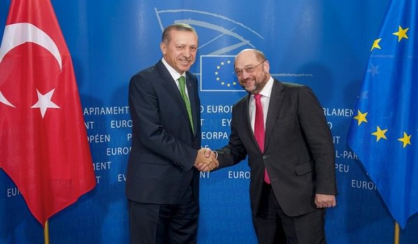 delicanis's tweet photo. @MartinSchulz @tsghessen Wie immer kurz vor Wahlen, fallen Populist Martin 1000 tolle Dinge ein. 
Nur blöd, dass die SPD es nie schafft diese dann auch nach der Wahl umzusetzen. Wird langsam peinlich. Daher, SPD abwählen! 

#hessenwahl2018 #ltwhe18 #LtwHessen #ltwhe #LtwHe2018 https://t.co/rZbpyCseOI