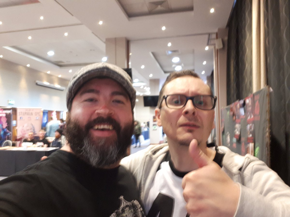 Logiebaird's tweet photo. Had a blast with @paulRwarren yesterday at @NIHorrorCon What a cool dude. Make sure to go see him at your nearest con!!!
#BelfastHorrorCon #StarWars #Varmik #GhostStories #CaptainAmerica #WorldWarZ #HarryPotter https://t.co/LBKSne5Dqt
