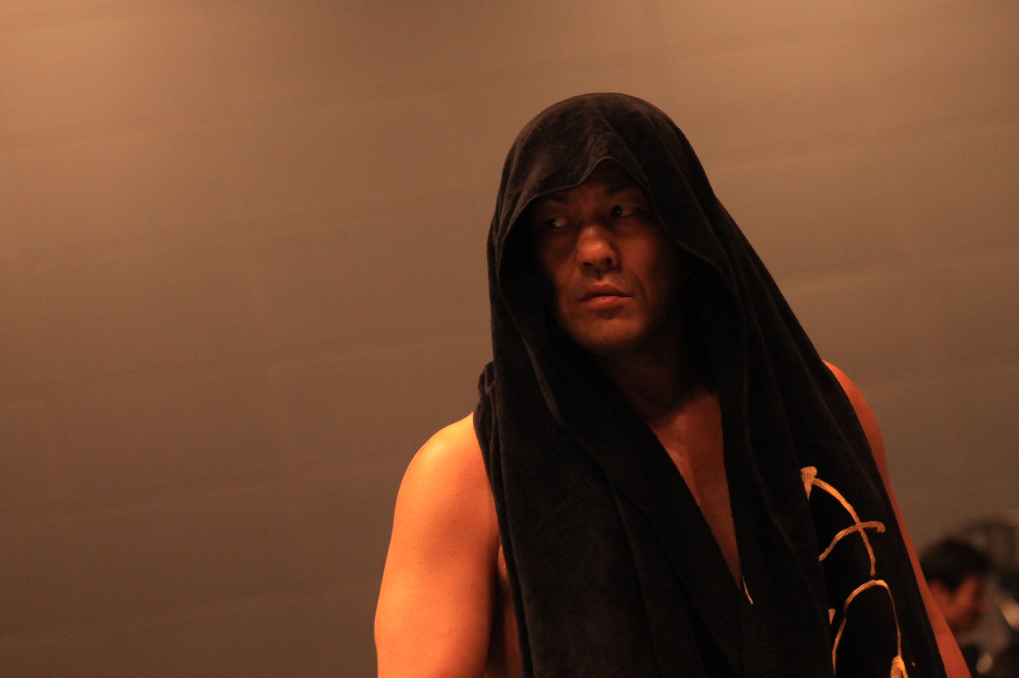 かな プロレス Na Twitteru オーラっていうんかな かっこいい 思いっきり風になれ って叫びました この歌 鈴木選手の入場曲って知ってからカラオケで歌うようになりました なので入場曲最初っから歌いました 新日本プロレス 島根大会 鈴木みのる 選手