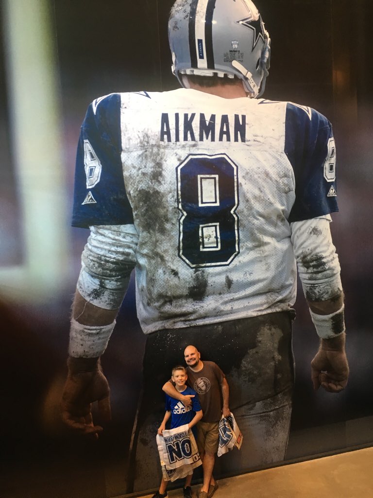 tekywildcat's tweet photo. 105.3 The Fan “Fanniversary” yesterday. Lots of fun. https://t.co/wjY5RIXdfp