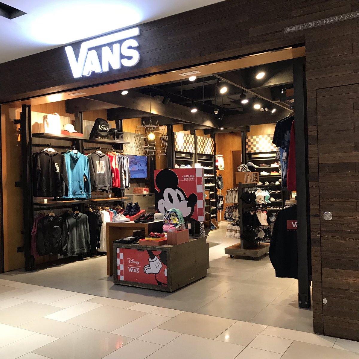 Israbi: Vans Malaysia Store