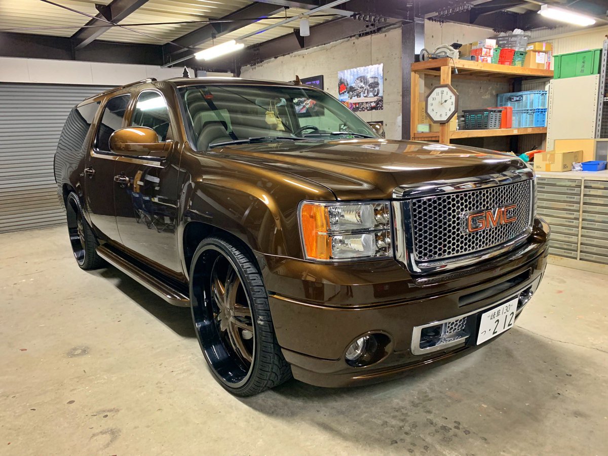 功希 そういえば Gmc シエラ顔のユーコン納車しました 念願のアメ車を購入 色も渋くてなかなかいいタイミングで話が回ってきて嬉しい限りです これから細かいところはやって行こう 納車 アメ車 Gmcyukon Gmc Yukon Sierra Sierraface