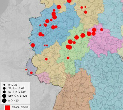 GegenwindUStein's tweet photo. Liebe #Kranichzug-melder in #Hessen: inzwischen sind die Meldungen oft so dicht, dass man den Zug schön verfolgen kann. Das Umfliegen des Nebels schön zu sehen.  Bitte zeitnah melden und Uhrzeit und Zugrichtung nicht vergessen! 
Weiter so. Quelle Grafik: https://t.co/j1zfpX4nqa https://t.co/xsKVx5H9Sq