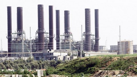 تشغيل ثلاث مولدات بمحطة الكهرباء
bit.ly/2ObouDt
تعلن سلطة الطاقة والموارد الطبيعية عن البد بتشغيل المولد الثالث بمحطة كهرباء غزة صباح اليوم نتيجة وصول كميات كافية من وقود المنحة القطرية الكريمة، وهو ما سيدعم برامج التوزيع لتصل إلى 8 ساعات توصيل مقابل 8 ساعات قطع.