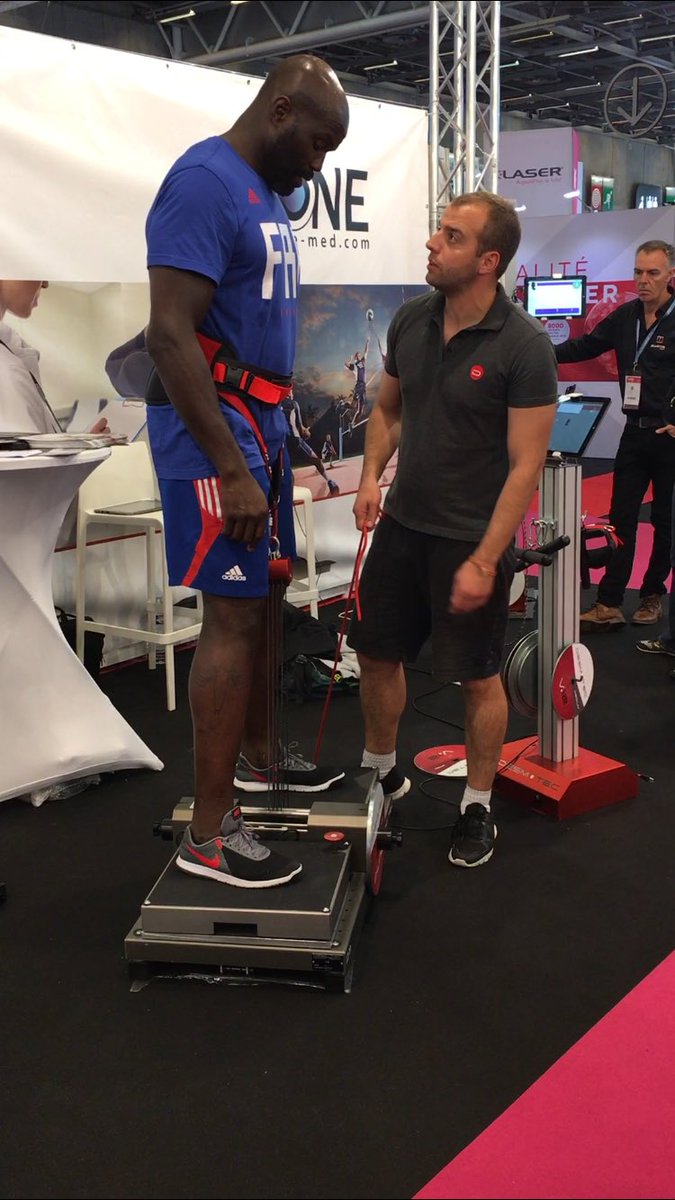 Lain1Martin's tweet photo. Du beau monde à Réeduca. @kongo4real MMA fighter et Jimmy Vicaut https://t.co/h9BlHEGwnM