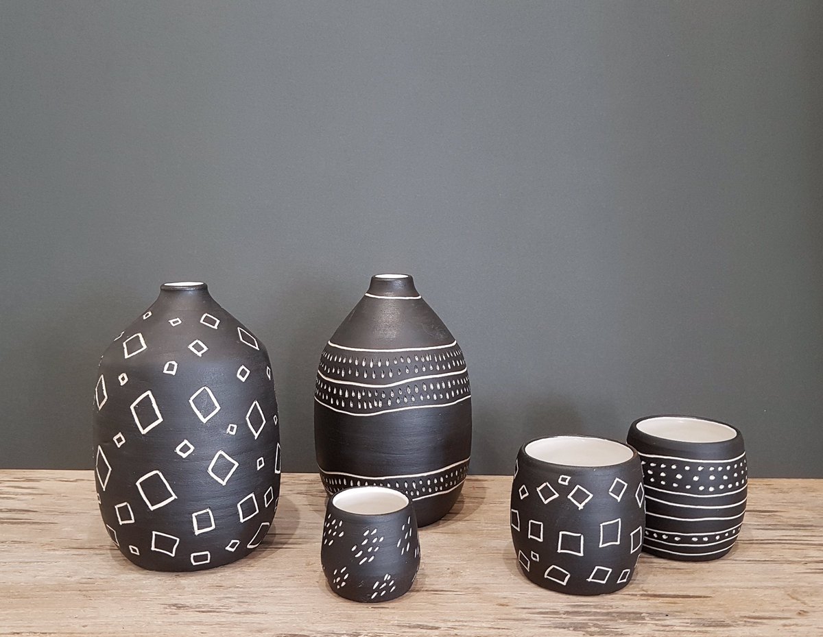 Stunning ceramics inspired by African designs by Stine Dulong.  @SkandiHus #blackandwhiteceramics #sgraffitopottery #blackslip #ceramicbottlesandcups #ceramiccollection #makingarrangementsexhibition #arundelwestsussex