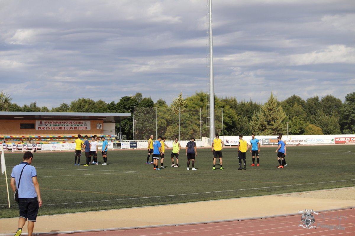 📅 Dom. 28/10/18
#LaUnionHaceLaFuerza
Jornada 8ª | Grupo 2º Segunda Andaluza
⏰18:15 horas
🏟Nuevo Hondonero
<a href="/CD_BEAS/">C.D BEAS DE SEGURA</a> 🆚 <a href="/Carolinense_CD/">Carolinense CD</a> 

⚽️⚽️
#YoSoyRojo🔴🔴