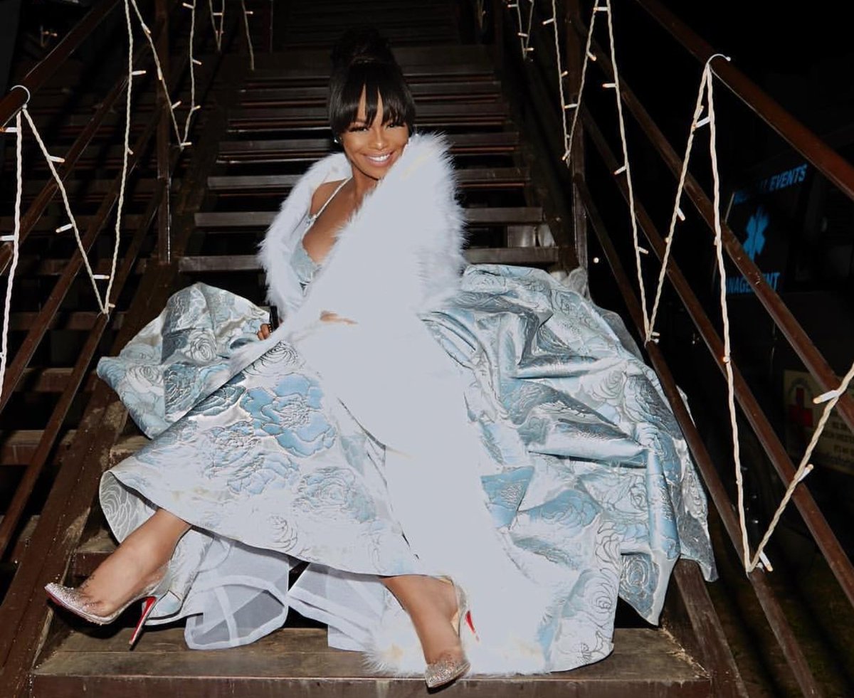 QueenBs_World's tweet photo. God gives to you, so he can give through you! 

In 2019, 10 more South African girls are going to school courtesy of the Bonang Matheba Bursary Fund.

@bonang_m announced this last night (video on timeline) during her acceptance speech for the #5ForChangeMaker Award!

Bless you B https://t.co/TQEFHI3ddV