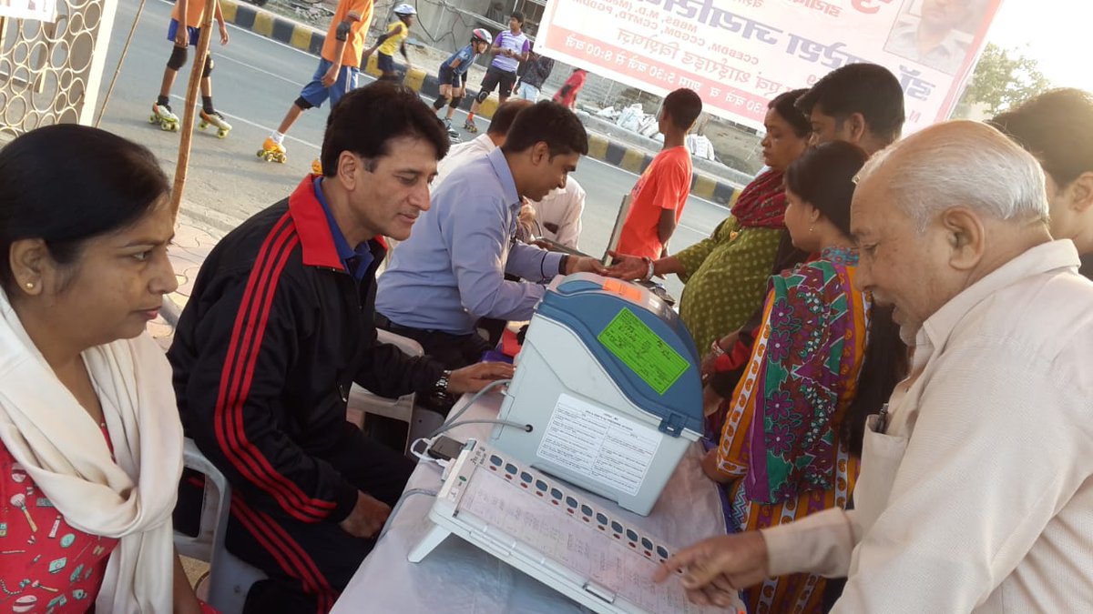 DEO_Ajmer's tweet image. Demonstration of #evam #vvpat and nukkad in rajsthan patrika's hamrah programme. best part of the event was #मतदानरीसेल्फ़ी.
@artizzzz @SpokespersonECI @jogaram