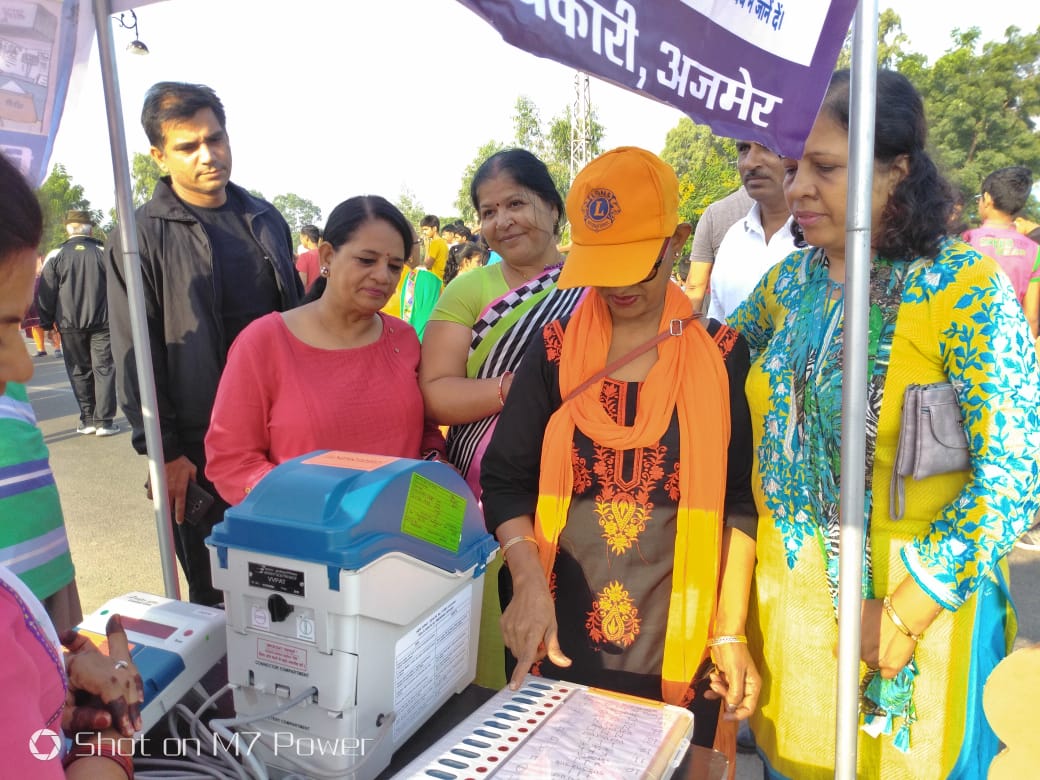 DEO_Ajmer's tweet image. Demonstration of #evam #vvpat and nukkad in rajsthan patrika's hamrah programme. best part of the event was #मतदानरीसेल्फ़ी.
@artizzzz @SpokespersonECI @jogaram