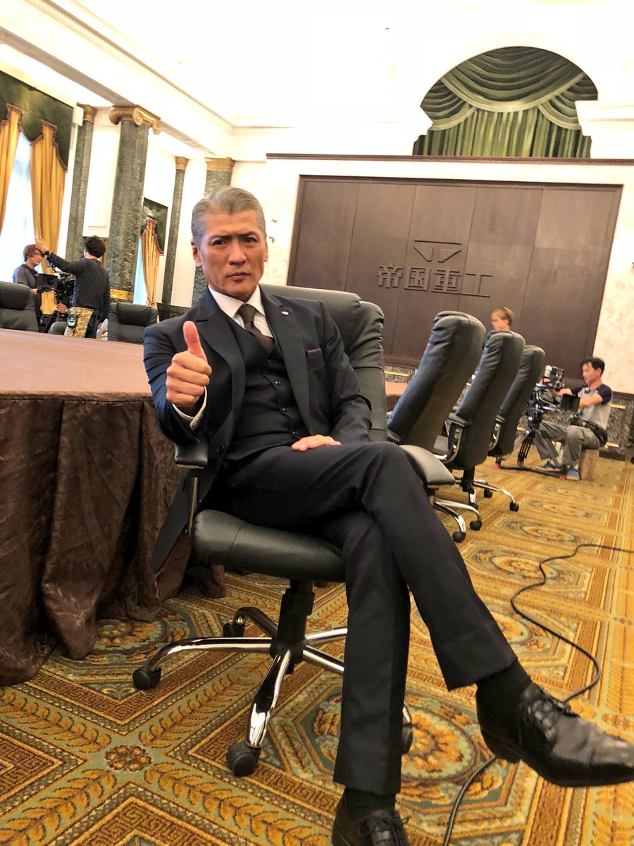 吉川晃司さんの スタイルの良さが尋常じゃない 日本シリーズ始球式に登場した姿が話題