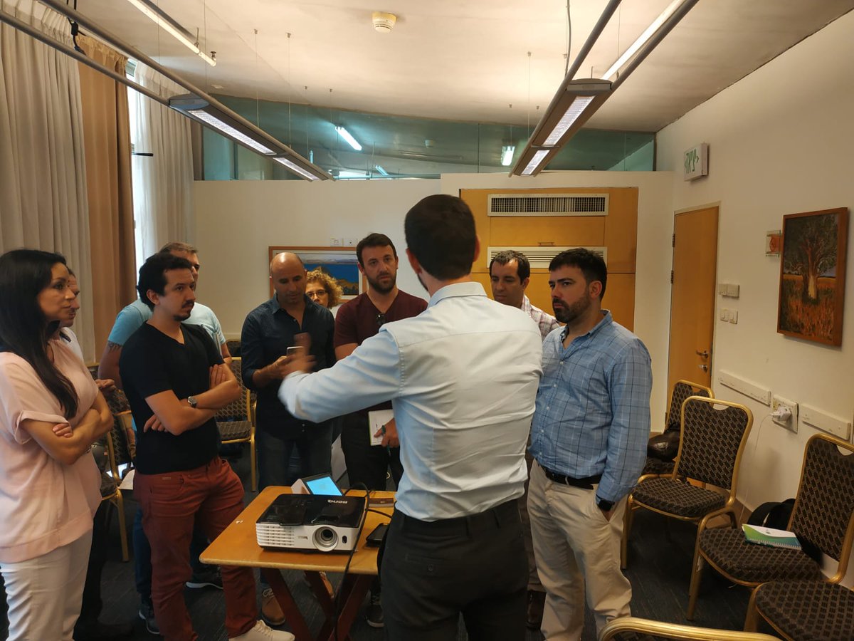 VirtualCrypto1's tweet photo. @VirtualCrypto1#innovationexperrience2018 VRCP - Tech products presented to nine of leading entrepreneurs in Latin America. @VladArtemiev VRCP Head of Marketing: "Our main quest is to define cryptocurrency as a real- daily used coin, accessible in every business sector." https://t.co/b6eXt1wR7o