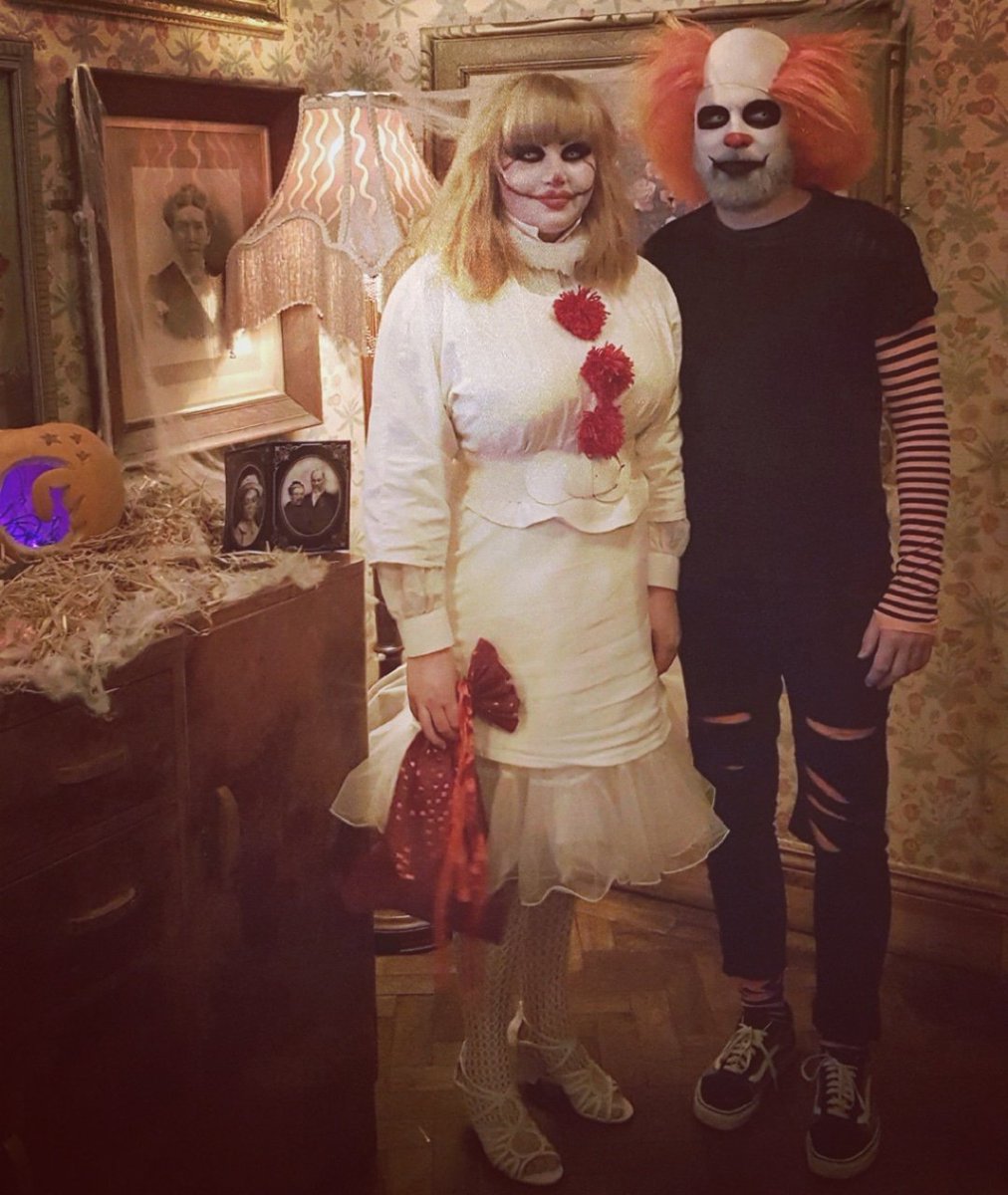 JDressingTable's tweet image. If you cant get dressed up all fancy for your Fiancé's Bday, then when can you, hey! 😉
Thanks so much to everyone who came, we had such a great night. 
#happyhalloween
#40thbirthday
#loveofmylife 
#growolddontgrowup 
#wejustwanttohavefun 
#birthdayboy
#it #zippo 
#ihateclowns
