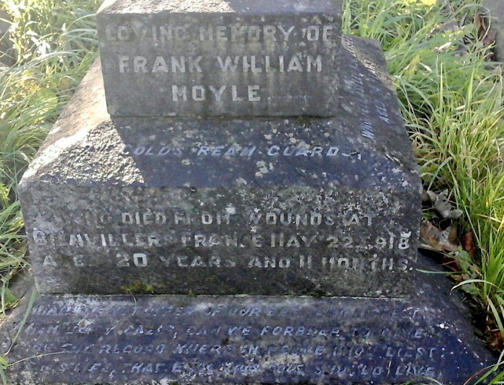 InscriptionsWw1's tweet image. "SHALL WE NOT OFFER OF OUR BEST AND HIGHEST WHEN DUTY CALLS" 
Frank William Moyle
Died of wounds 22 May 1918 #Bienvillers
Aged 20
#ColdstreamGuards
#StJohnTheBaptistChurch #Halesowen
#WW1 #LestWeForget