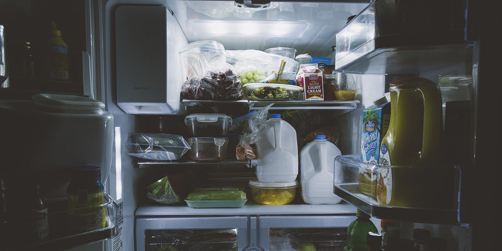 gram_positivo's tweet photo. La cáscara del huevo es especialmente sensible a cambios bruscos de temperatura, por ello no se refrigera en los supermercados pero si es recomendable hacerlo en casa. Refrigerando en casa mantendremos un nivel de seguridad microbiológica mayor. #microMOOCCA2 https://t.co/3g6CneUmN0