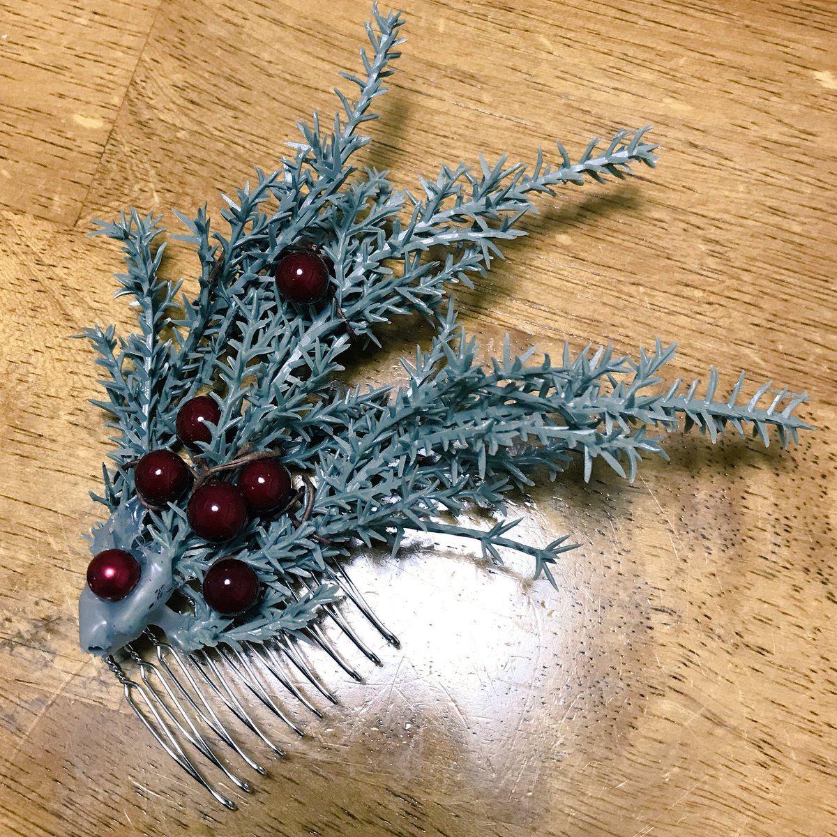 ひぃたん アドベンチャーエルサの髪飾り作ってみました シーハニのヘアアクセたちと並べれば大差ないでしょ 汚いのバレるからあんまりじっくり見ないで ほぼ100均のアイテムを使用し 約500円で製作できました