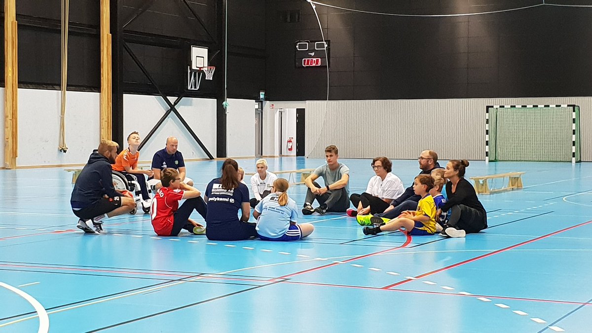 cbystad's tweet photo. Dags för nytt träningspass @YstadArena med #handbollföralla @YIFhandboll 
#glädje #handboll #yif https://t.co/UlhmwMDl6q