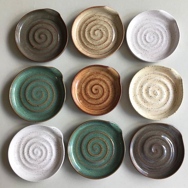 From @dorothydomingopottery -  #pottery #ceramics #stoneware #handmade #spoonrest #kitchen #foodies #rustic #smallbatchpottery #dorothydomingo #sarasota #florida #inthekitchen #pottersofinstagram #etsy #handmadeatamazon #kilnfolk #modernrustic #farmhouse… ift.tt/2Q8gogA