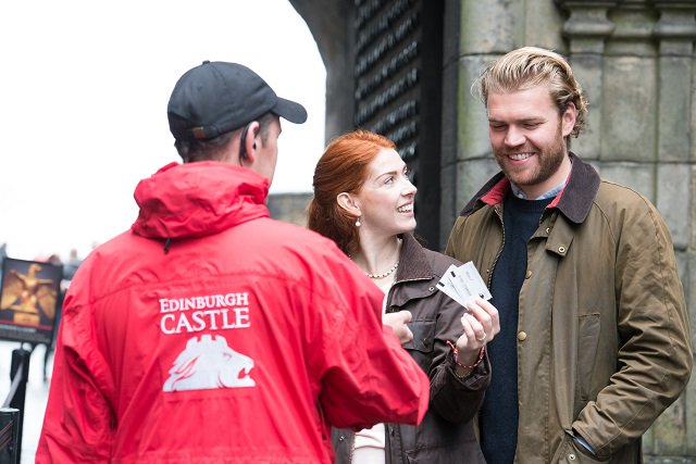 edinburghcastle's tweet photo. Buy your tickets online for guaranteed entry and the best price! #EdinburghCastle #visitortip https://t.co/JQNDfm8Ofa https://t.co/V7QTtLvZhC