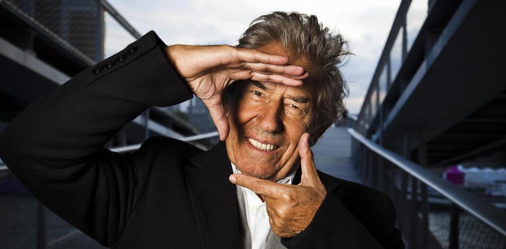 Telerama's tweet photo. Canal+ rendra hommage à Philippe Gildas ce lundi 29 octobre 2018, avec la diffusion à 17h45 en clair, puis 22h45 en crypté, du documentaire "Un homme formidable", réalisé par Michel Royer et raconté par @antoinedecaunes https://t.co/hGwidyfV9H https://t.co/8U7LK0IQk3