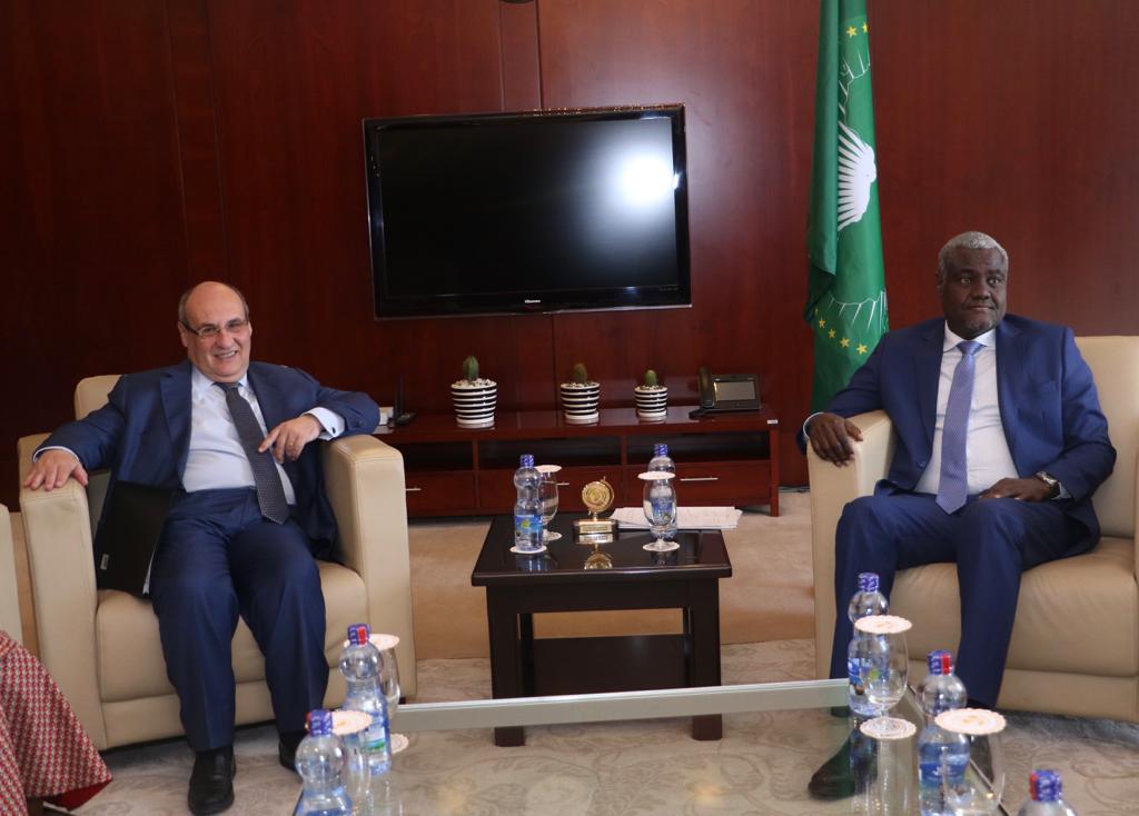 AUC_MoussaFaki's tweet photo. My 1st mtng with António Vitorino, DG of @UNmigration focussed on reinforcing already strong collaboration with IOM to repatriate migrants stranded in Libya,the Free Movement Protocol+the African passport.Stressed need for African-led solutions on intra-African migration issues https://t.co/DBdSXQhC5T