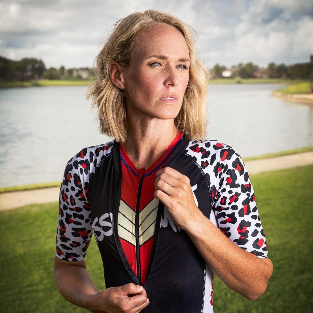 Peaksapparel's tweet photo. FUN FACT: A group of cats is called a "clowder" and you can expect to see the biggest one in triathlon at @ironman Waco today. Make sure to scream MEWOW when you see the #hissyfitracing athlete coming by you.

Thanks #scottflathousephoto for this epic photo! https://t.co/6XvWIisXep