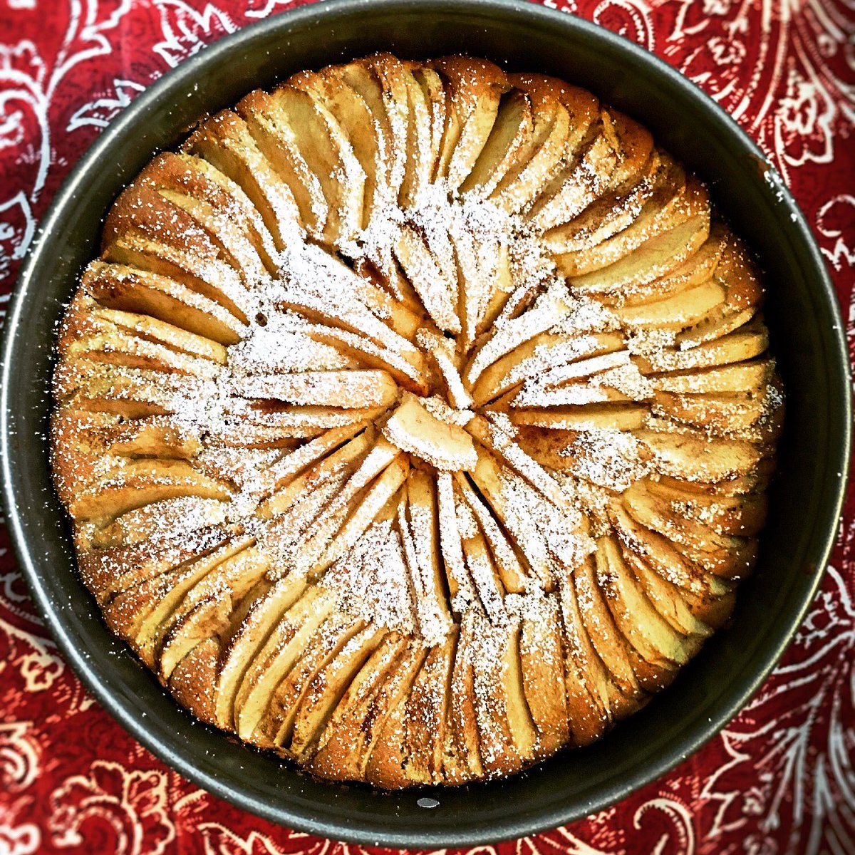 A Sunday with apple pie!  Delicious smelling.
Have a nice weekend!
🍁🍎🍂🥧

#applepie #apfelkuchen #hygge #weekend #foodie #food #pie #saturday #october #autumn #scandinavianstyle #berlin #Apple #cake #hyggelife