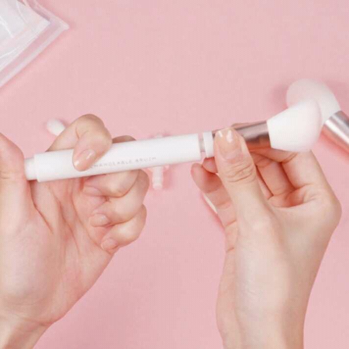 JebanSundae's tweet image. ชอบอันนี้ แปรงแบบเปลี่ยนหัวได้ของ Innisfree น่าจะสะดวกสำหรับสาวๆ ที่ชอบพกแปรงแต่งหน้าไปไหนมาไหน แถมยังประหยัดพื้นที่กระเป๋าด้วย อยาก ลงแป้ง ปัดแก้ม คอนทัวร์หน้าเพิ่ม ก็แค่เปลี่ยนหัวแปรงเอง เยิฟฟฟ 😍😍😍😍