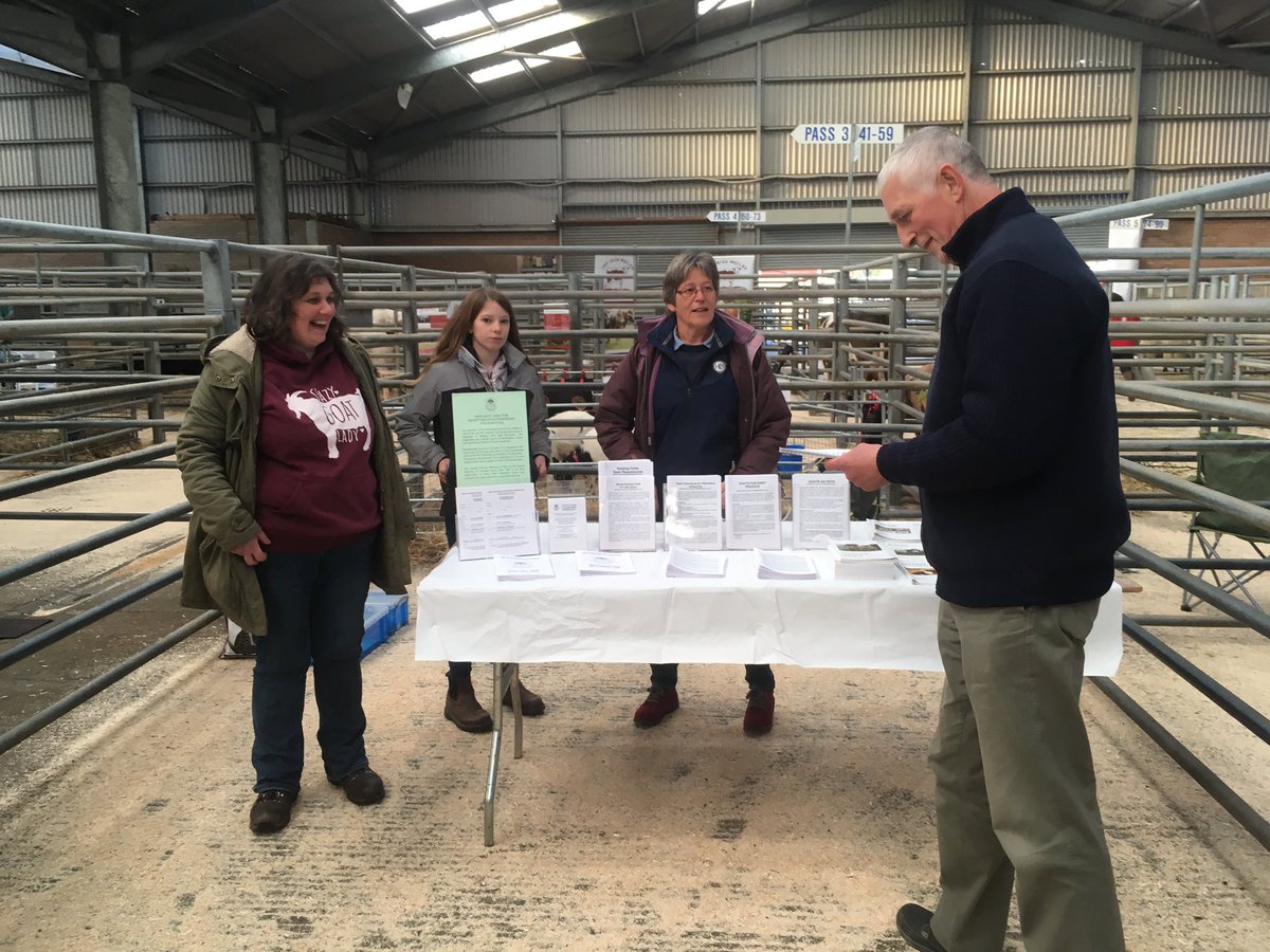 SmallholdersUK's tweet photo. I’m about to present a @SRUCVets goatkeeping seminar with @ScottishGoats The Scottish Goatkeepers’ Federation aims to promote, encourage and improve keeping, breeding and showing goats by circulating knowledge and information. They have 5 shows next year if you are interested! https://t.co/vifMzgcGEC
