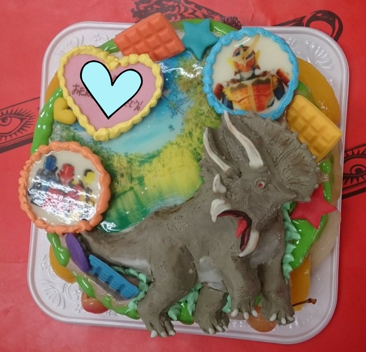 ケーキのはりまや Ar Twitter ケーキのはりまやです 恐竜ケーキご注文ありがとうございます 恐竜専門店になりつつとフィギュアの世界に 恐竜ケーキ フィギュア ケーキです トリケラトプス ケーキのはりまや