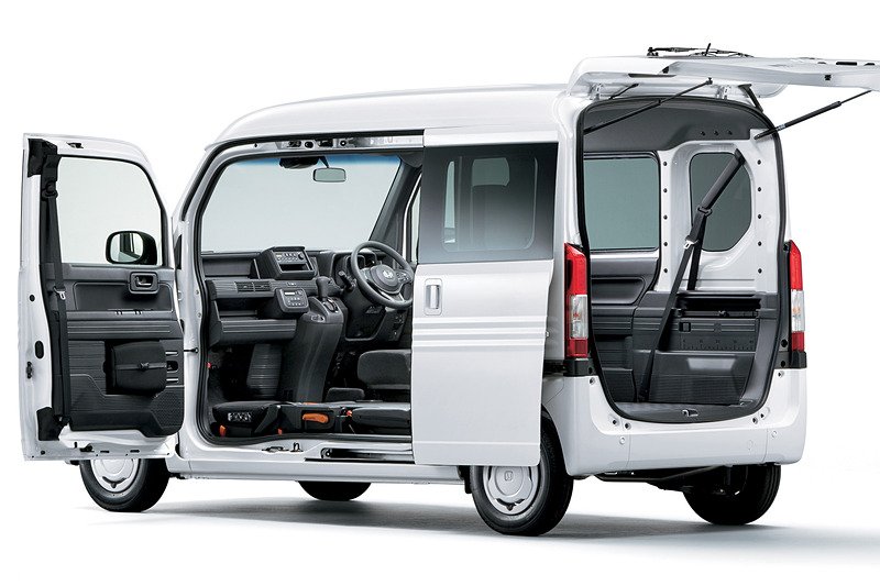 fjrubiales's tweet photo. Soy el único occidental al que le parecen chulos los #keycar #japoneses como el @Honda N-Van? #cosasdejapon #japon https://t.co/5ZfUYaqtLr