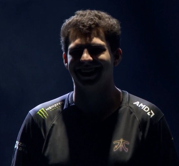 ElSebaCEE's tweet image. El año pasado @FNATIC también mostró un buen nivel pero les faltaba mejorar y he aquí lo que los ha llevado a mostrar todo su potencial: @Bwipo
#Worlds2018