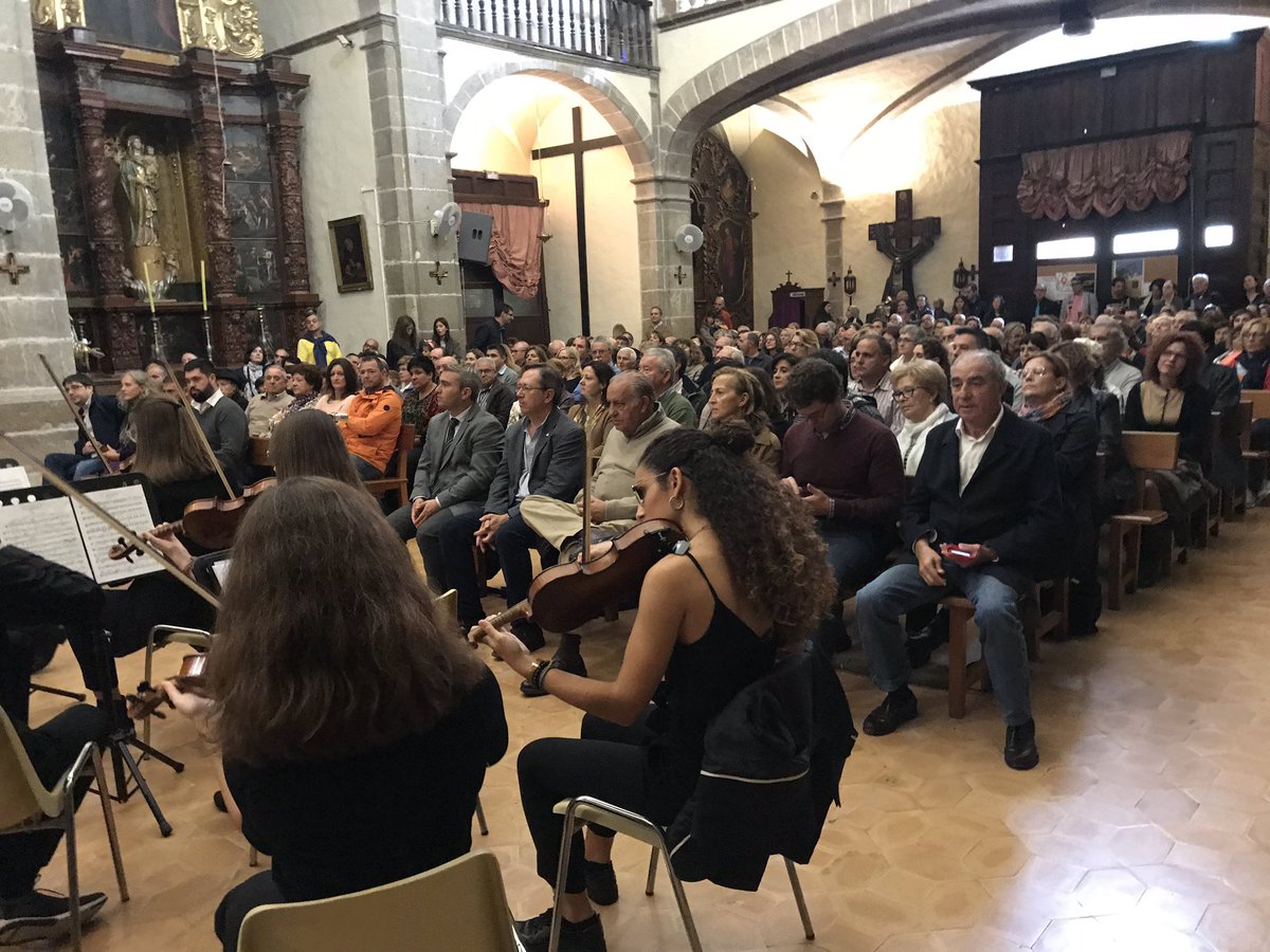 Virgilio_Moreno's tweet photo. Gaudint del concert de l’Orfeo Harpa d’Inca i de la Jove Orquesta Rotaria #FiresInca2018 https://t.co/CBIUCNkoDQ