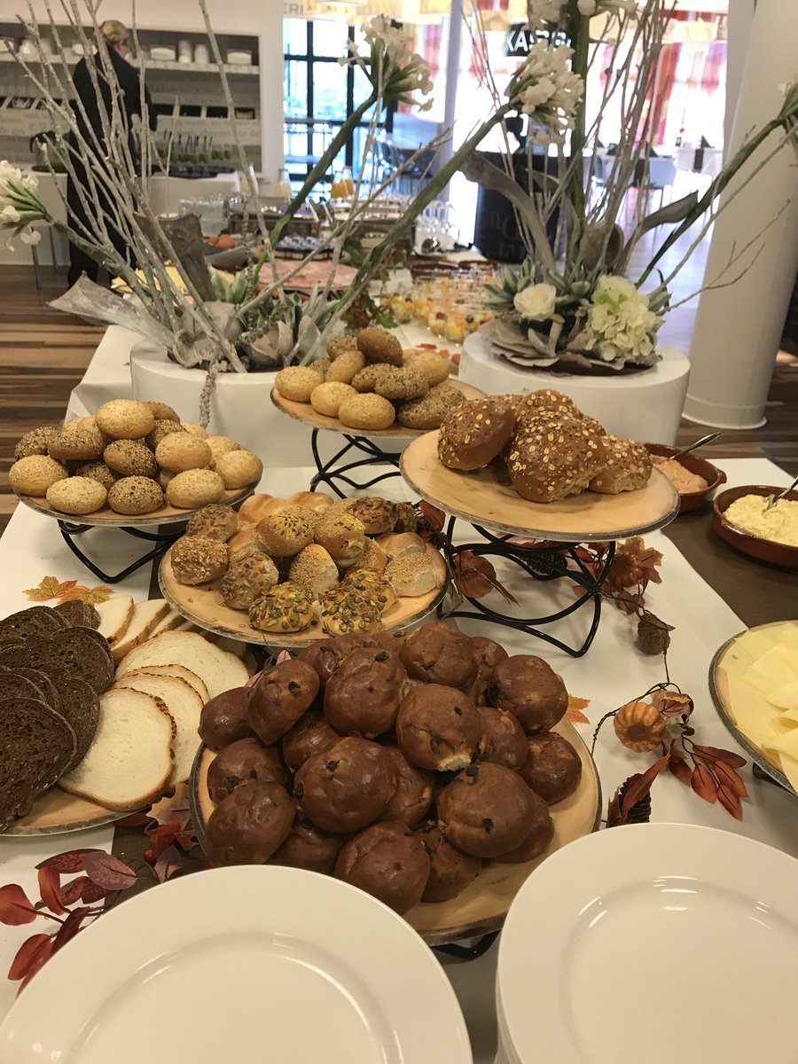 nice_ortiz's tweet photo. We gaan onze patiënten weer verwennen  vandaag met een heerlijke herfstbrunch # mens tot mens #gastvrij  @elkerliek https://t.co/tO7YulAssf