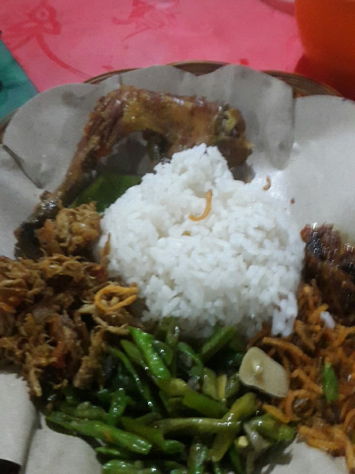 KulinerRI's tweet photo. Kesampean juga makan nasi balap puyung khas lombok di dekat bandara https://t.co/OPkBL7TPT3