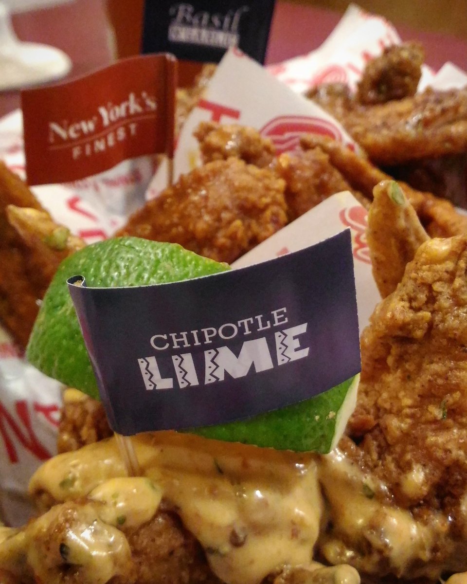 blueplatesph's tweet photo. Buffalo Wings N' Things appreciation post. Loving this flavor! #appreciationpost #chickenwings #buffalowingsnthings #getbuffaloed https://t.co/67SGAGaXS9