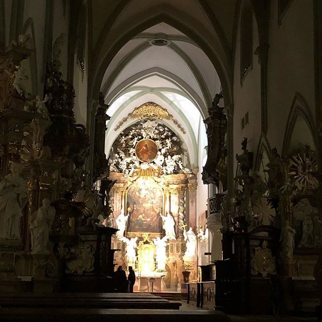 micke_37's tweet photo. Závěr #els2018 basilica minor #zdarnadsazavou #skaut https://t.co/CmfhBN6rQF https://t.co/U0PaPpgIED