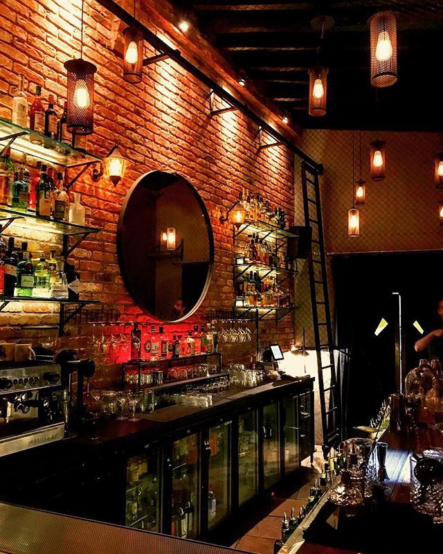 WhineOnTheRocks's tweet photo. Great night out at #Granazi in Agios Omologites in Nicosia. Funky yet casual ambiance, great beats, fancy cocktails & an impressive bar food menu by @david_a_lakes. All-around excellence! #CyprusBar #CyprusRestaurant #CyprusFood #NicosiaEats https://t.co/IwyNogxTwD https://t.co/lCn5RxUyBO