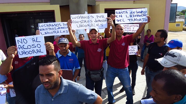 JauaMiranda's tweet photo. EL PUEBLO TIENE DERECHO. https://t.co/zJlEGSaC42 La lucha del pueblo trabajador por sus justos derechos fortalece al proceso revolucionario. Como siempre lo dijo Chávez. “El pueblo tiene derecho a interpelar, a demandar, a criticar, a protestar, sin abandonar la Revolución”. https://t.co/pi7DMTOdJW