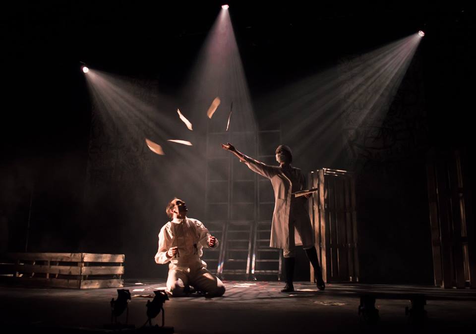 QuintessencePro's tweet photo. 3/3 "A place of magic, narrative and sensation. Some of the visual ideas were outstanding &amp; the use of the rolling and sliding &amp; tumbling set structures was great. Best thing I've seen for some time" Some tickets still available @smockalley https://t.co/sQ7t9VXi2X #Halloween2018 https://t.co/5FxDJ7lIJQ
