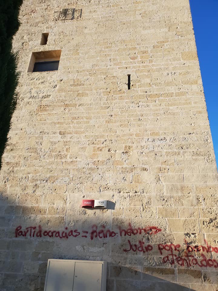 vdelgadoramirez's tweet photo. Dañar tu patrimonio, hay que ser inútil!! https://t.co/HADTpmJpwK