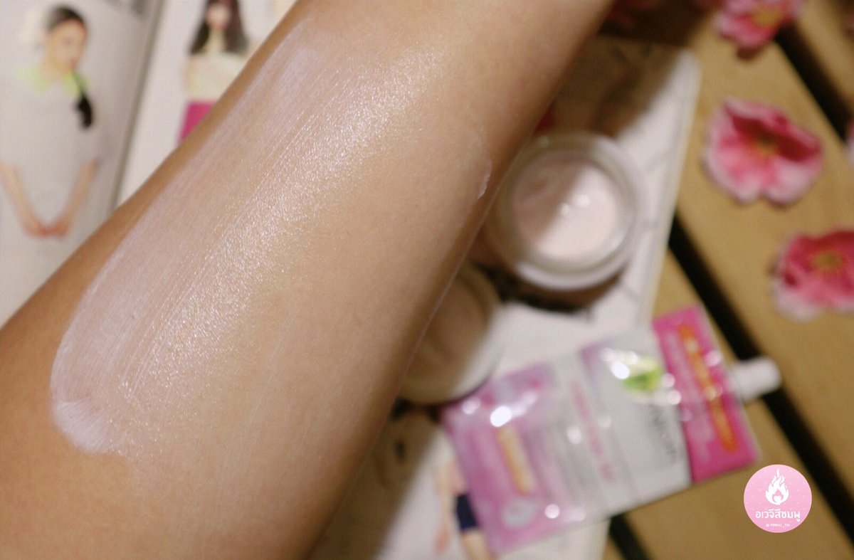 pinku_tai's tweet photo. ใครมีรอยดำจากสิว หน้าสดไม่โกลว์ลองการ์นิเย่ซารกุระไวท์สูตรใหม่ นางแจ้มจ้นขึ้น5เท่า รอยดำจางลงหน้าสดพุ่ง ชีวิตพุ่ง ผู้ก็อาจจะพุ่งตัวเข้ามาหาได้นะแจก10รางวัลกระปุก1อีก9รางวัลแบบซอง รีทวิต ตอบใต้ทวิตถ้าผิวหน้าสดขาวโกลว���อมชมพูใสแล้ว อยากจะพุ่งไปไหนบ้าง #หน้าสดก็พุ่งได้ #กาอะไรขายเก่ง https://t.co/og42awFbSA