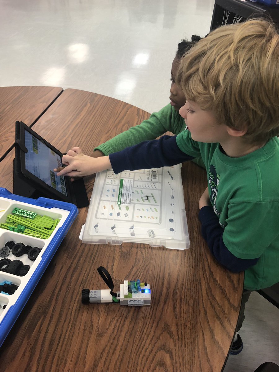 MapleWest_WCSD's tweet image. Mrs. Skok’s first graders were rocking out with robotics and coding using LEGO WeDo! Students tried their hand at building a glowing snail, a cooling fan and a moving satellite! #kidscancode #kidsshouldcode