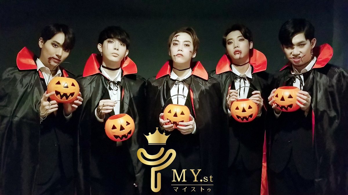 5MY_st's tweet photo. 【https://t.co/KKFIMBBMVi🎃HALLOWEEN DAY🎃無事終了！！】 みなさま、本日は朝早くから遅くまで足を運んでくださいまして誠にありがとうございました🎵
https://t.co/KKFIMBBMViはヴァンパイアになって1日中、皆様の首もとをねらっていましたㅋㅋ
あしたも16:00より公演があります！！また明日^^ https://t.co/2Rpn9D9o2s