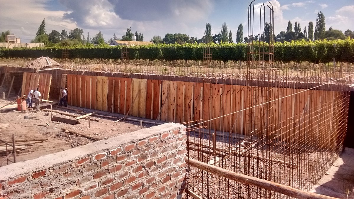 bodegagieco's tweet photo. Nuestra Bodega
Desde el inicio de este proyecto familiar hemos estado produciendo nuestros vinos en la Bodega Don Bosco. Actualmente estamos construyendo nuestra bodega entre nuestros viñedos. https://t.co/jmI3Ehn6Hv